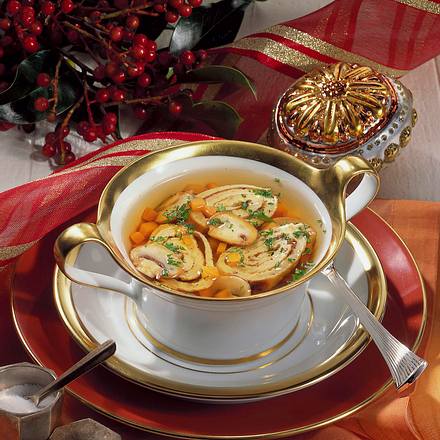 Pilz-Bouillon mit Flädle Rezept