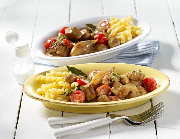Pilz-Gulasch mit Nudeln Rezept Pilz-Gulasch mit Nudeln Rezept