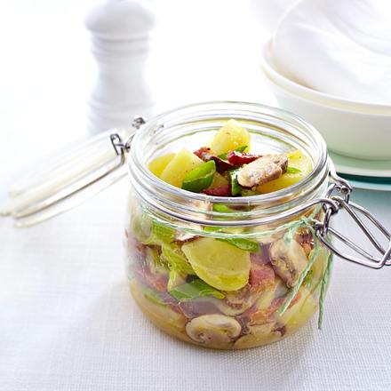 Pilz-Kartoffelsalat mit Lauchzwiebeln und Speckdressing Rezept