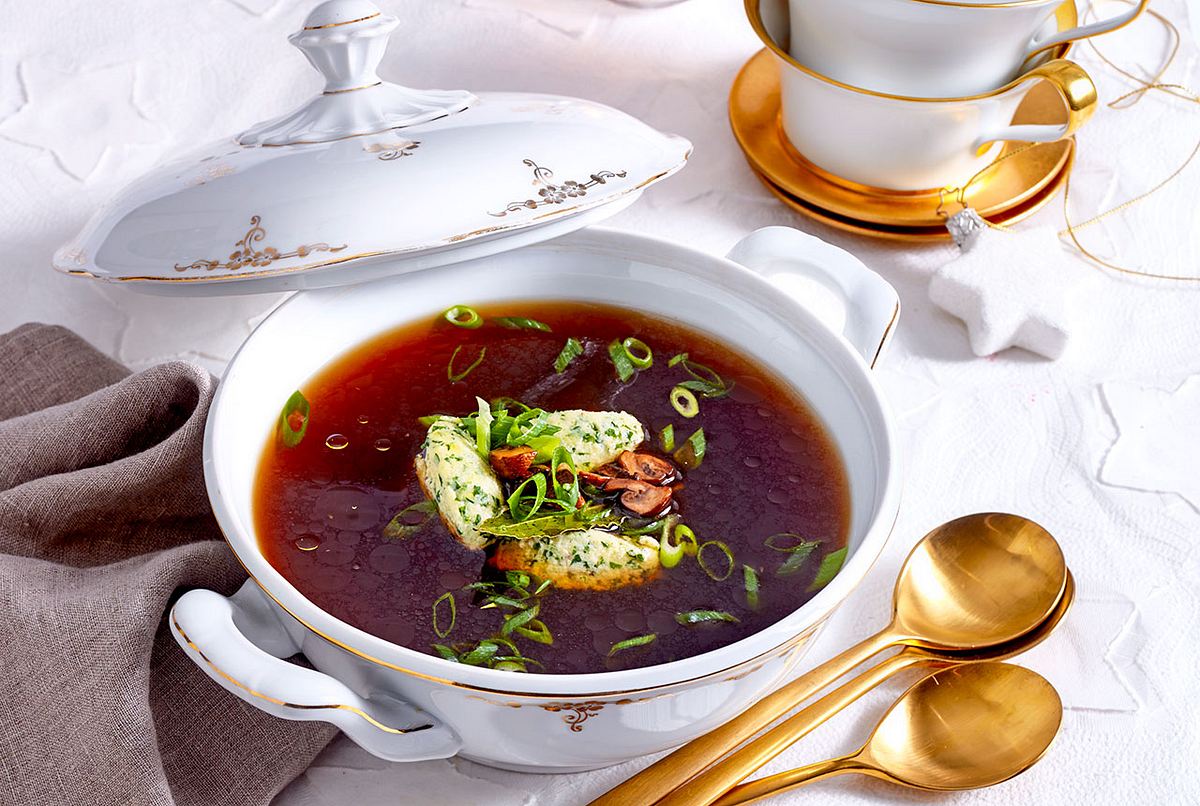 Pilzbouillon mit Grießnocken Rezept