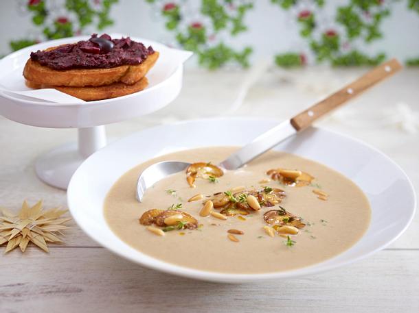 Pilzcremesuppe mit Tapenaden-Rösti Rezept