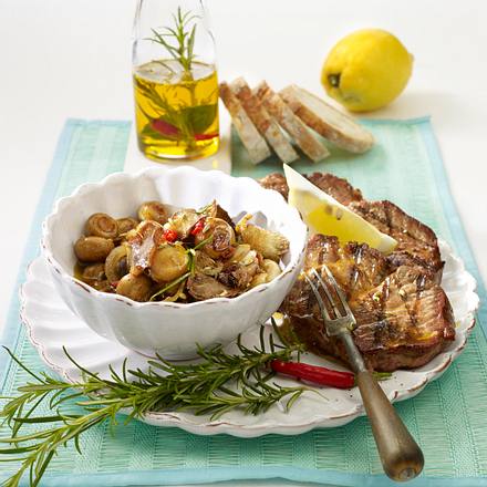 Pilze in Kräuteröl zu Nackensteak Rezept Pilze in Kräuteröl zu Nackensteak Rezept