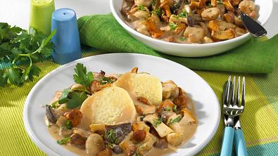 Pilzpfanne mit Kartoffelknödel Rezept - Foto: LECKER @ Bauer Media Group