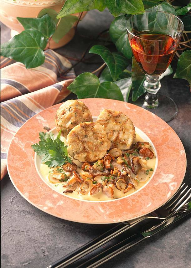 Pilzragout mit Semmelknödeln Rezept | LECKER