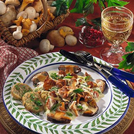 Pilzragout zu Serviettenknödel Rezept Pilzragout zu Serviettenknödel Rezept