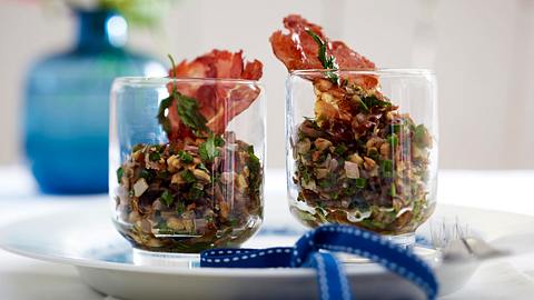 Pilztatar im Glas mit Parmaschinkenchip Rezept - Foto: House of Food / Bauer Food Experts KG