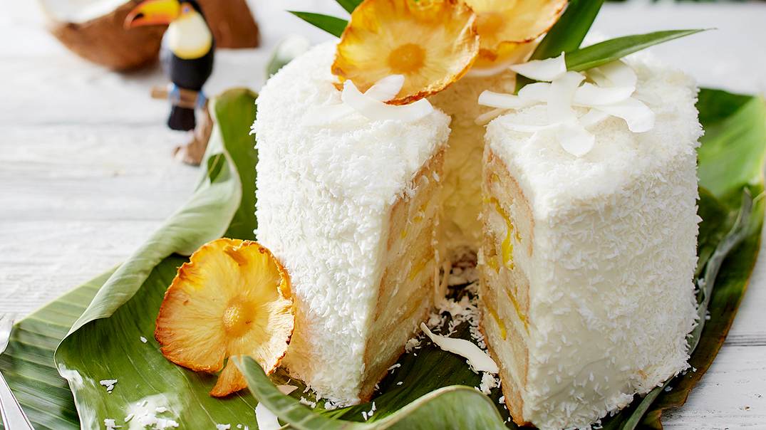 Piña-colada-Angelcake mit Ananas Rezept - Foto: LECKER @ Bauer Media Group