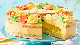 Piña-colada-Torte mit Kokosmilch Rezept - Foto: LECKER @ Bauer Media Group Piña-colada-Torte mit Kokosmilch Rezept - Foto: LECKER @ Bauer Media Group
