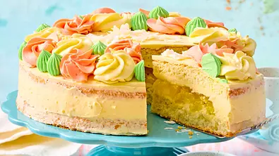 Piña-colada-Torte mit Kokosmilch Rezept - Foto: LECKER @ Bauer Media Group