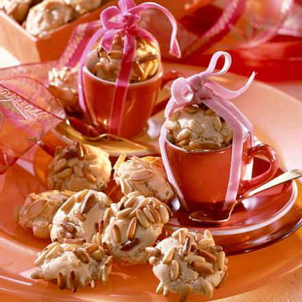 Pinienkugeln Rezept Pinienkugeln Rezept