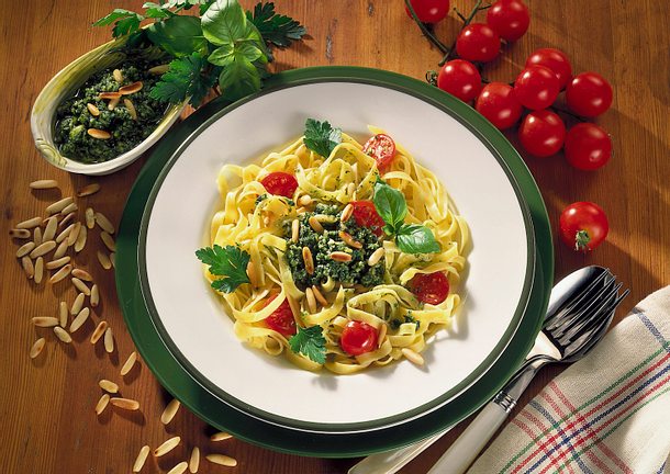 Pinienpesto zu Nudeln Rezept
