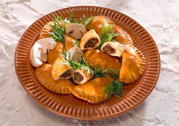 Piroggen mit Hackfleisch- Champignon Füllung Rezept