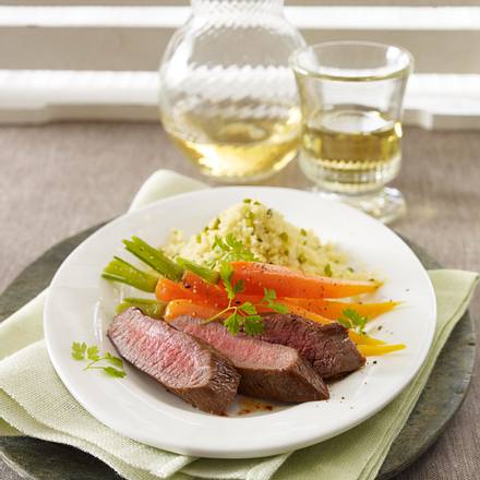 Pistazien-Couscous zu Lammlachse und karamellisierten Möhren Rezept Pistazien-Couscous zu Lammlachse und karamellisierten Möhren Rezept