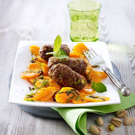 Pistazien-Hackröllchen mit Möhren Rezept