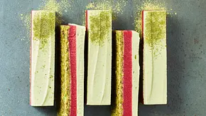 Pistazien-Himbeer-Bars Rezept - Foto: LECKER @ Bauer Media Group