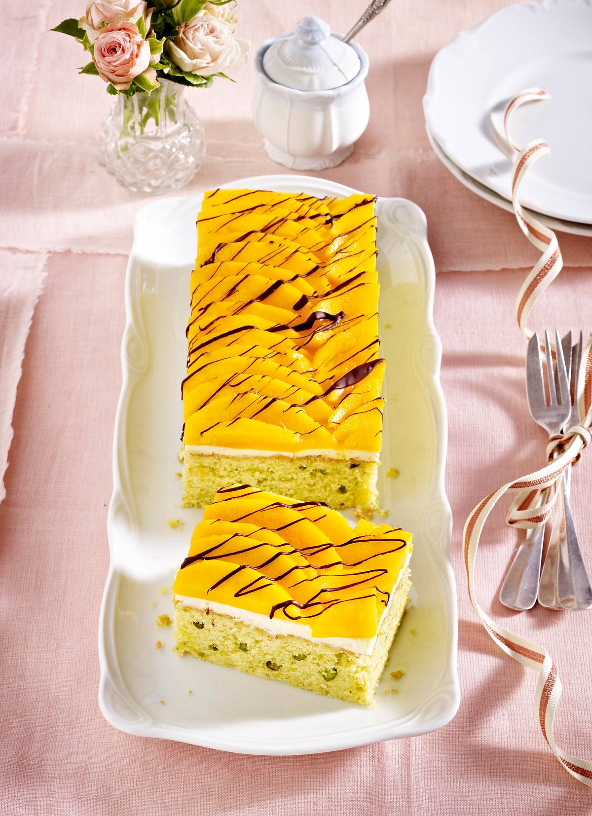 Pistazien-Mandel-Kuchen mit Mango Rezept