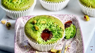 Pistazien-Muffins mit Schokokern Rezept - Foto: LECKER @ Bauer Media Group Pistazien-Muffins mit Schokokern Rezept - Foto: LECKER @ Bauer Media Group