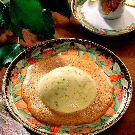 Pistazien-Pudding auf Café-Schaum Rezept Pistazien-Pudding auf Café-Schaum Rezept