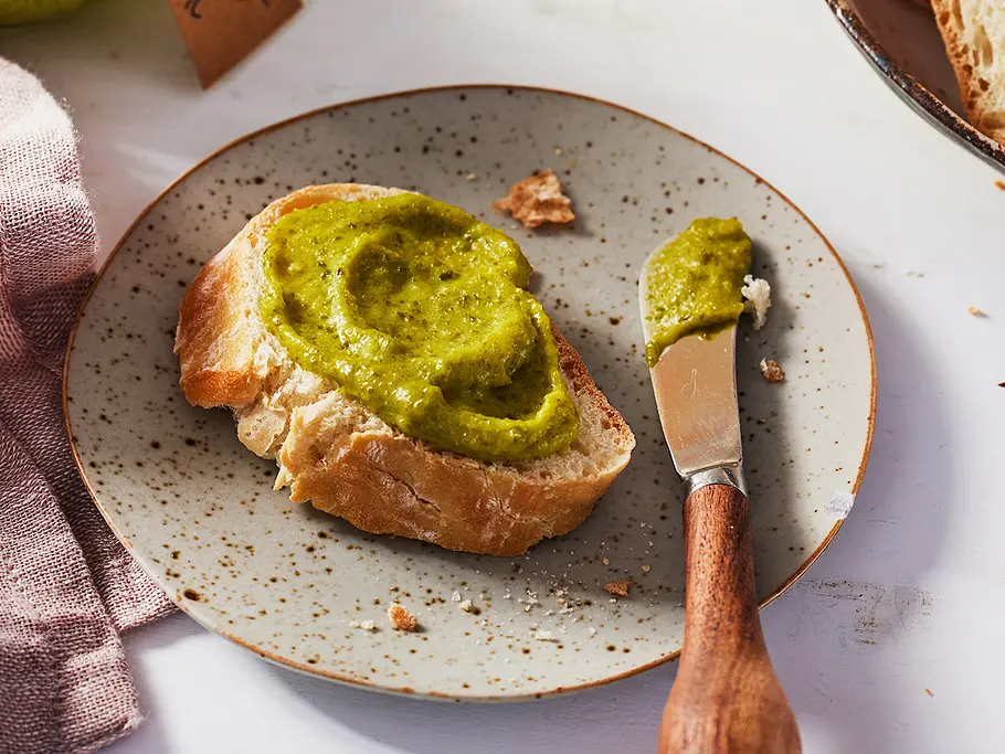 Pistaziencreme auf Brot