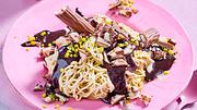 Pistazieneis mit Schokoguss und Yogurette Rezept - Foto: House of Food / Bauer Food Experts KG