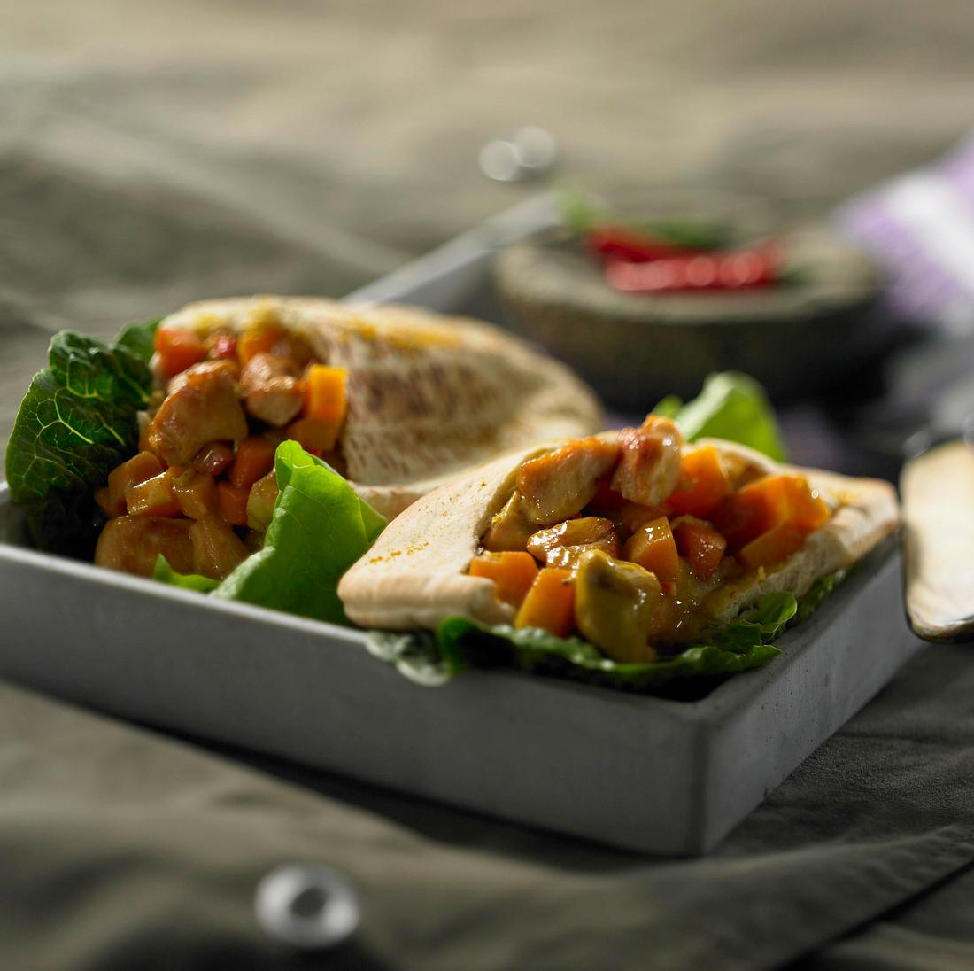 Pitataschen mit Hähnchencurry Rezept | LECKER