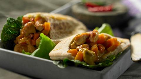 Pitataschen mit Hähnchencurry Rezept - Foto: Pretscher, Tillmann
