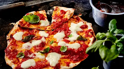 Pizza classico Rezept - Foto: LECKER @ Bauer Media Group