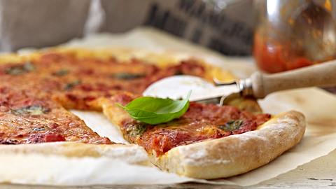 Pizza Margherita Rezept - Foto: House of Food / Bauer Food Experts KG
