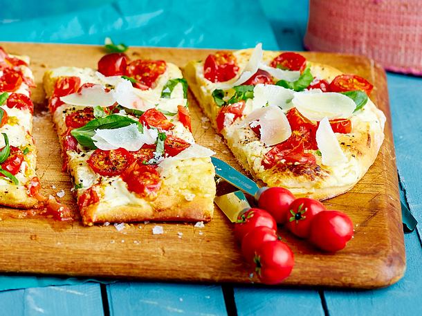Pizza Margherita mit Ziegenkäse Rezept Pizza Margherita mit Ziegenkäse Rezept