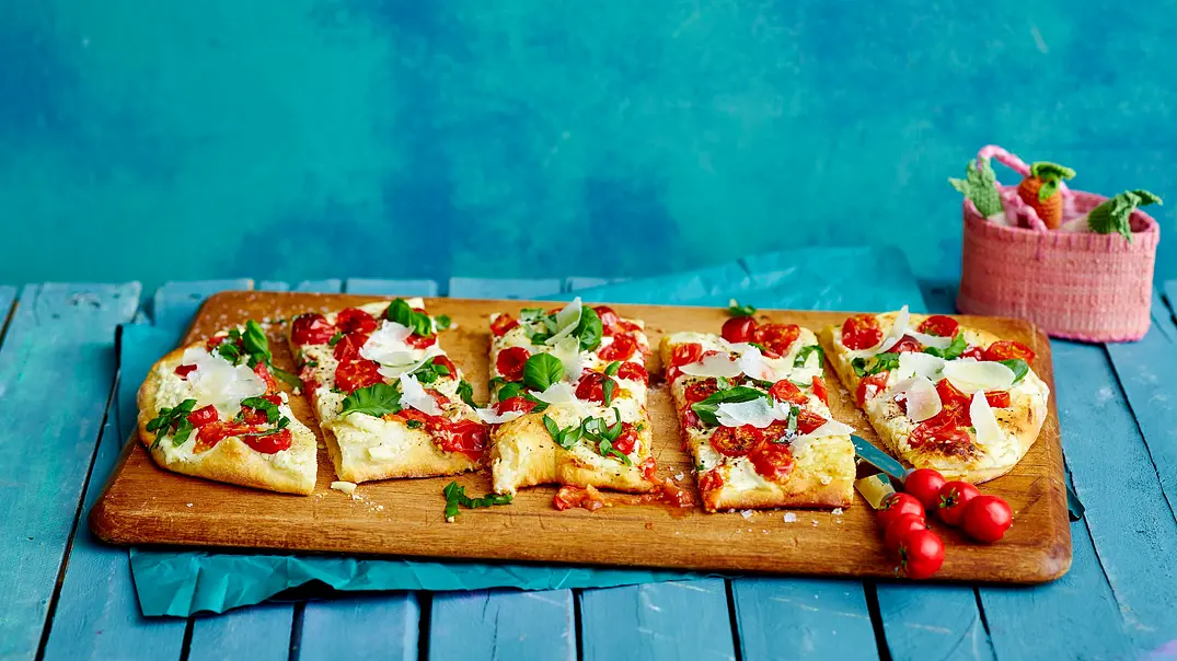 Pizza Margherita mit Ziegenkäse Rezept - Foto: LECKER @ Bauer Media Group