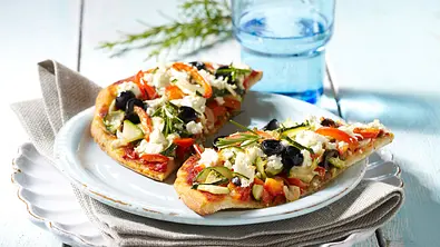 Pizza Mediterran Rezept - Foto: LECKER @ Bauer Media Group