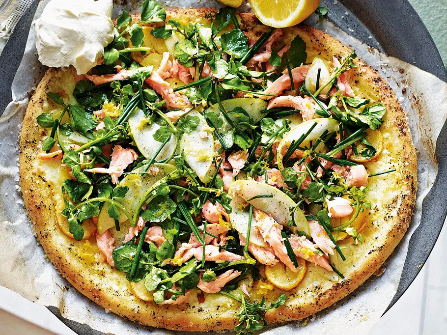 Pizza mit geräucherter Forelle Rezept Pizza mit geräucherter Forelle Rezept
