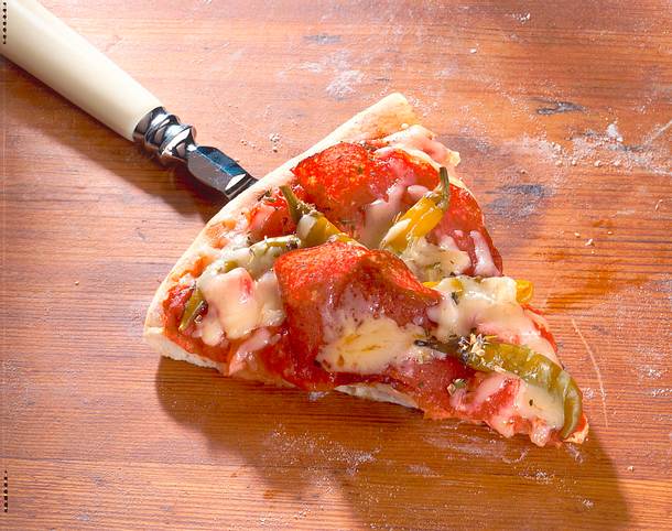Pizza mit Salami Rezept Pizza mit Salami Rezept
