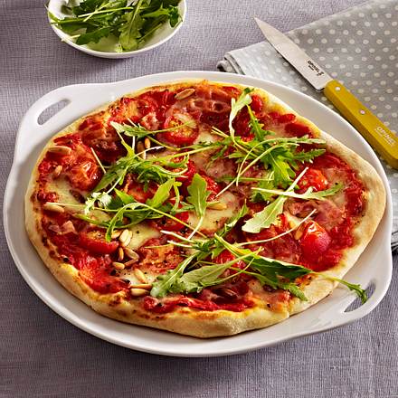 Pizza mit Speck und Rauke Rezept Pizza mit Speck und Rauke Rezept