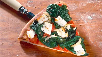 Pizza mit Spinat Rezept - Foto: LECKER @ Bauer Media Group