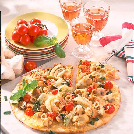 Pizza mit Thunfisch Rezept Pizza mit Thunfisch Rezept