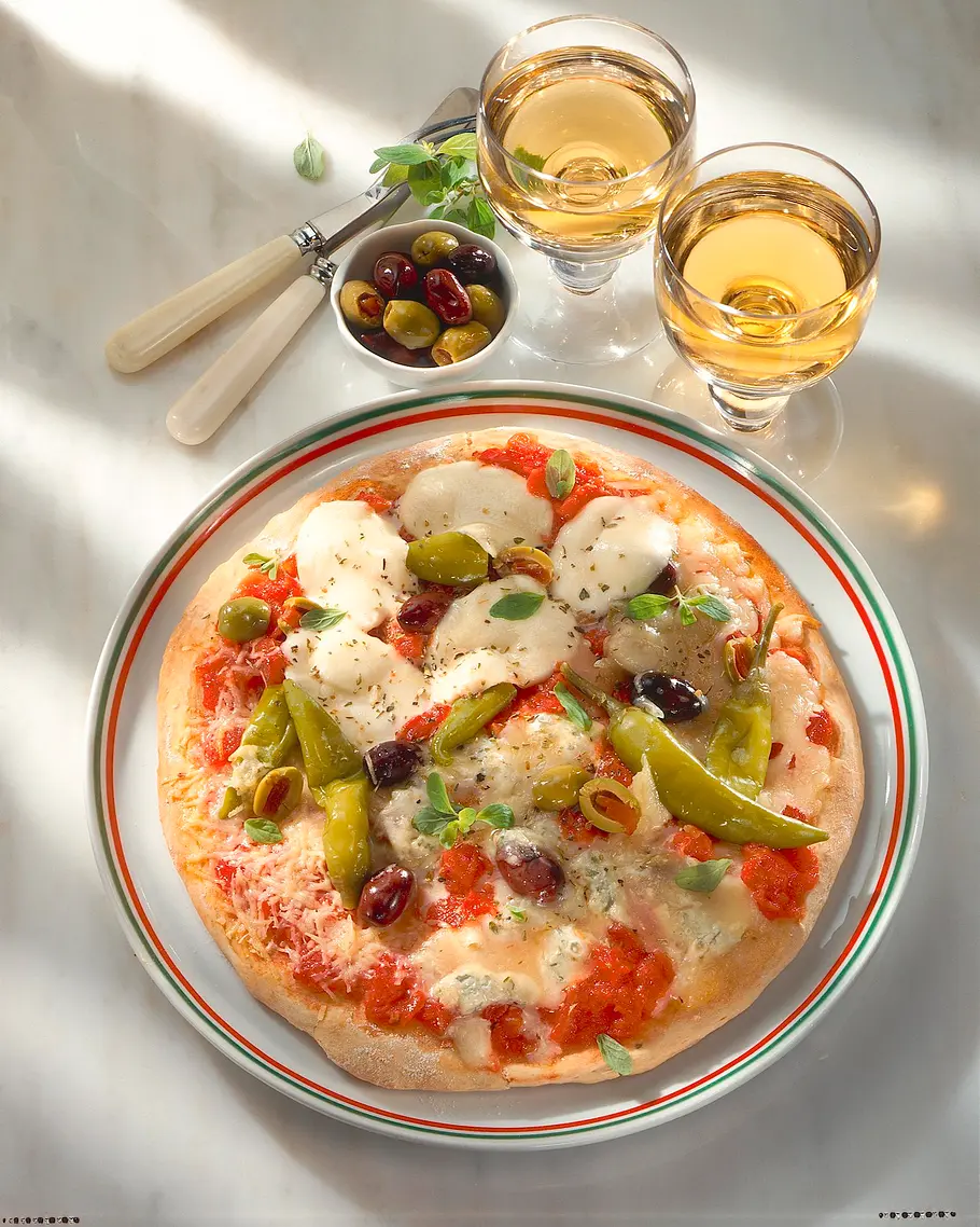 Pizza mit vier Käse Rezept Pizza mit vier Käse Rezept