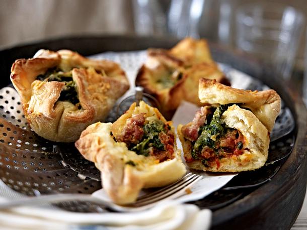 Pizza-Muffins mit Salsiccia Rezept Pizza-Muffins mit Salsiccia Rezept