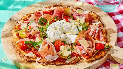 Pizza Parma unten: Low Carb, oben: Wow! Rezept - Foto: LECKER @ Bauer Media Group