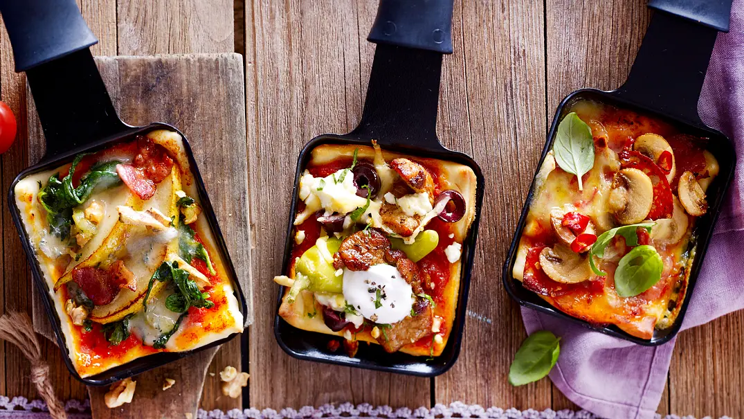 Pizza-Raclette Belag - Foto: LECKER @ Bauer Media Group Pizza-Raclette Belag - Foto: LECKER @ Bauer Media Group