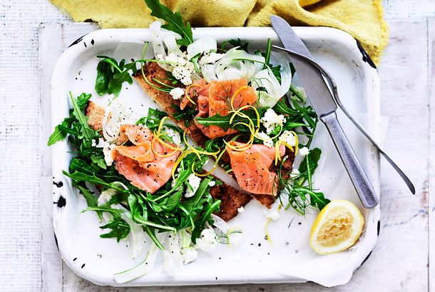 Pizza Salmone auf crunchy Pita