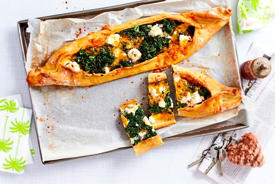 Pizza-Schiffchen im Pide-Style Pizza-Schiffchen im Pide-Style Rezept