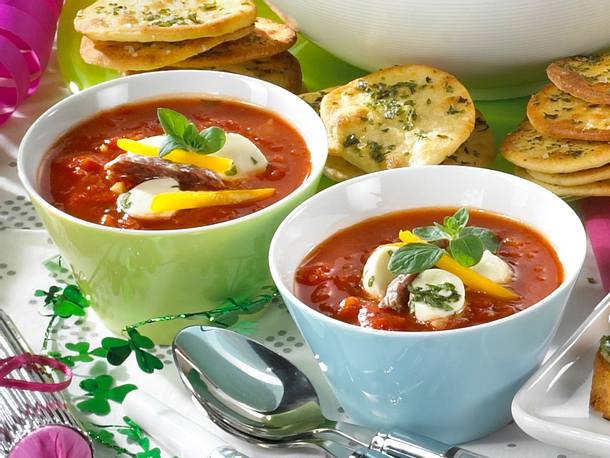 Pizza-Suppe mit Mozzarella Rezept Pizza-Suppe mit Mozzarella Rezept
