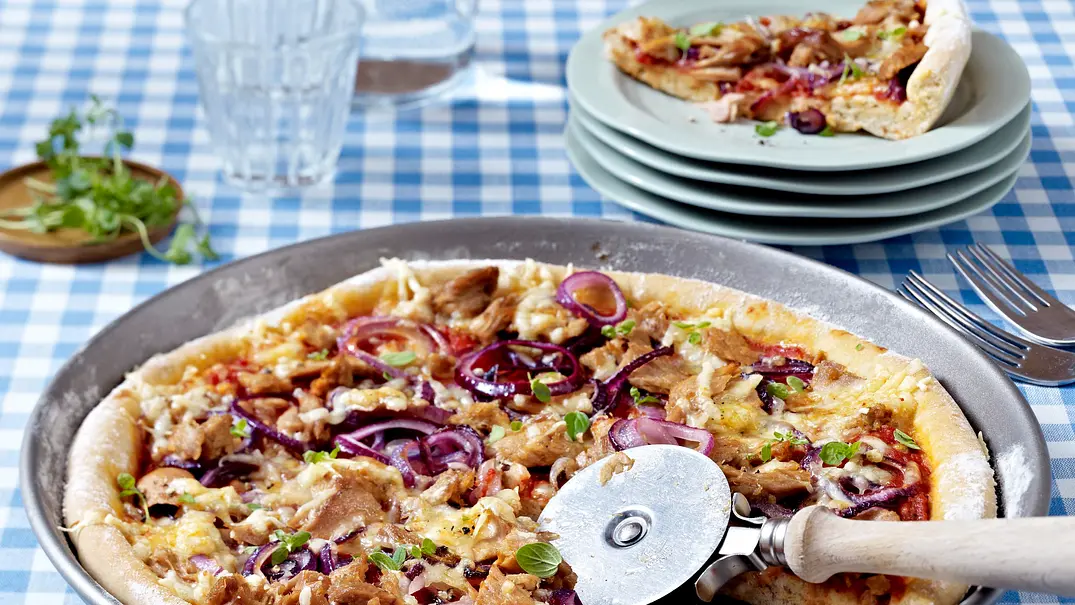 Pizza tonno rapido Rezept - Foto: LECKER @ Bauer Media Group