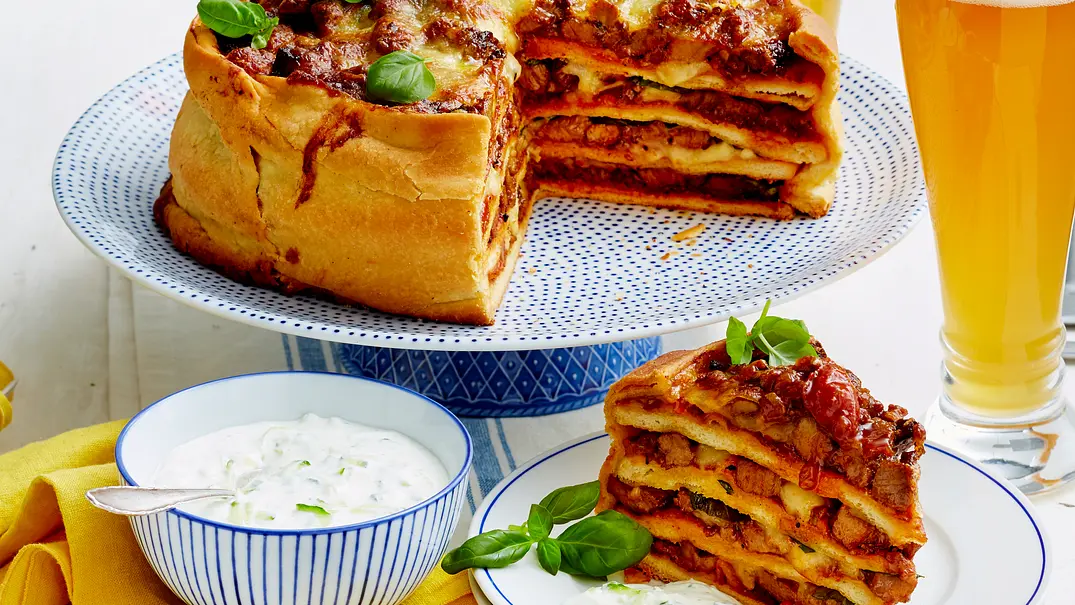 Pizzakuchen XXL Rezept - Foto: LECKER @ Bauer Media Group Pizzakuchen XXL Rezept - Foto: LECKER @ Bauer Media Group