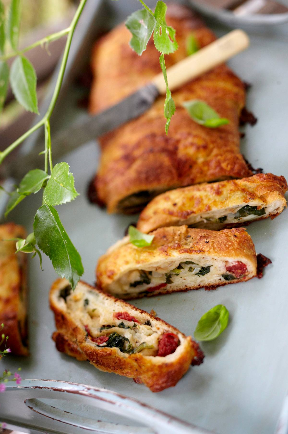 Pizzarolle mit Spinat & getrockneten Tomaten Rezept