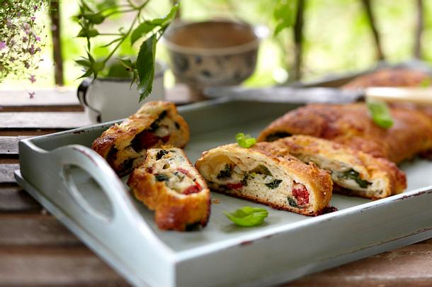 Pizzarolle mit Spinat und getrockneten Tomaten Rezept