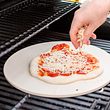 So einfach kann man Pizza auf dem Grill zubereiten - Foto: iStock