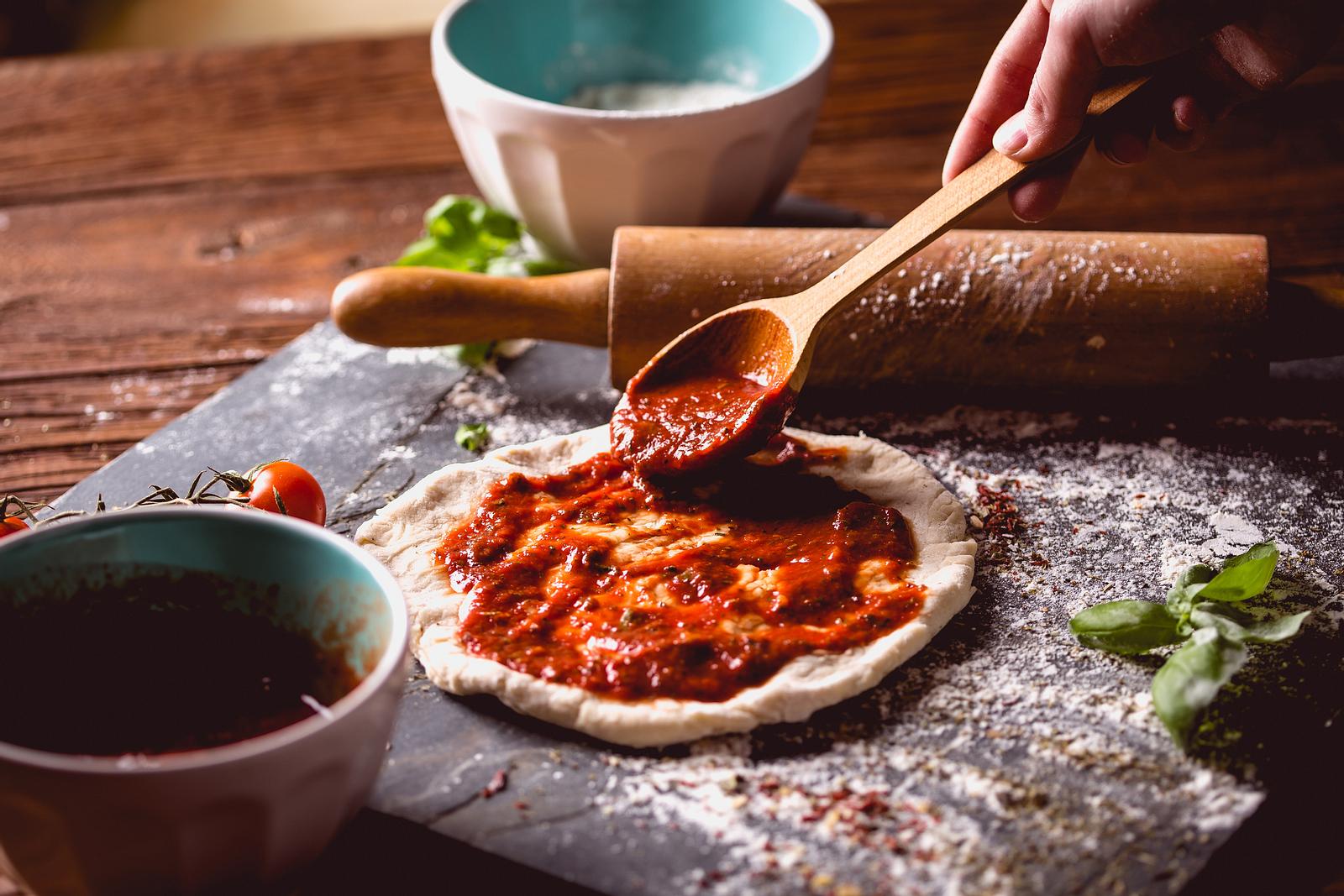 Pizzastein: Knusprige Pizza wie beim Italiener - 2019 | LECKER | LECKER