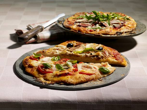 Pizzen (Margherita, Tonno e cipolla, Parmaschinken-Rucola) Rezept Pizzen (Margherita, Tonno e cipolla, Parmaschinken-Rucola) Rezept